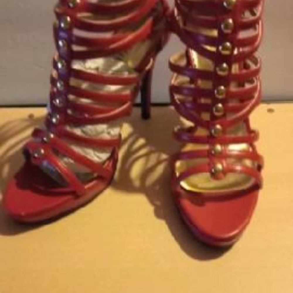 Shoes - Picture 4 of 5